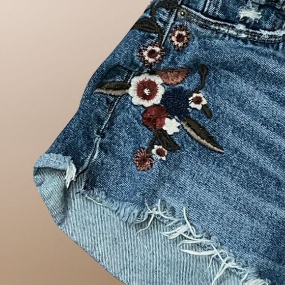 Abercrombie & Fitch Cut Off Frayed Hem Embroirdered Denim Annie Shorts Size 4 #1 - Picture 2 of 7